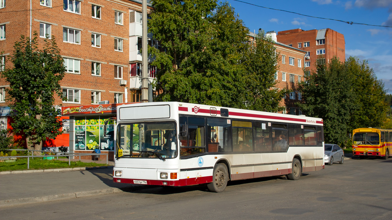 Свердловская область, MAN A10 NL202 № О 057 ВР 196; Свердловская область, Mercedes-Benz O305 № Х 328 ВС 96