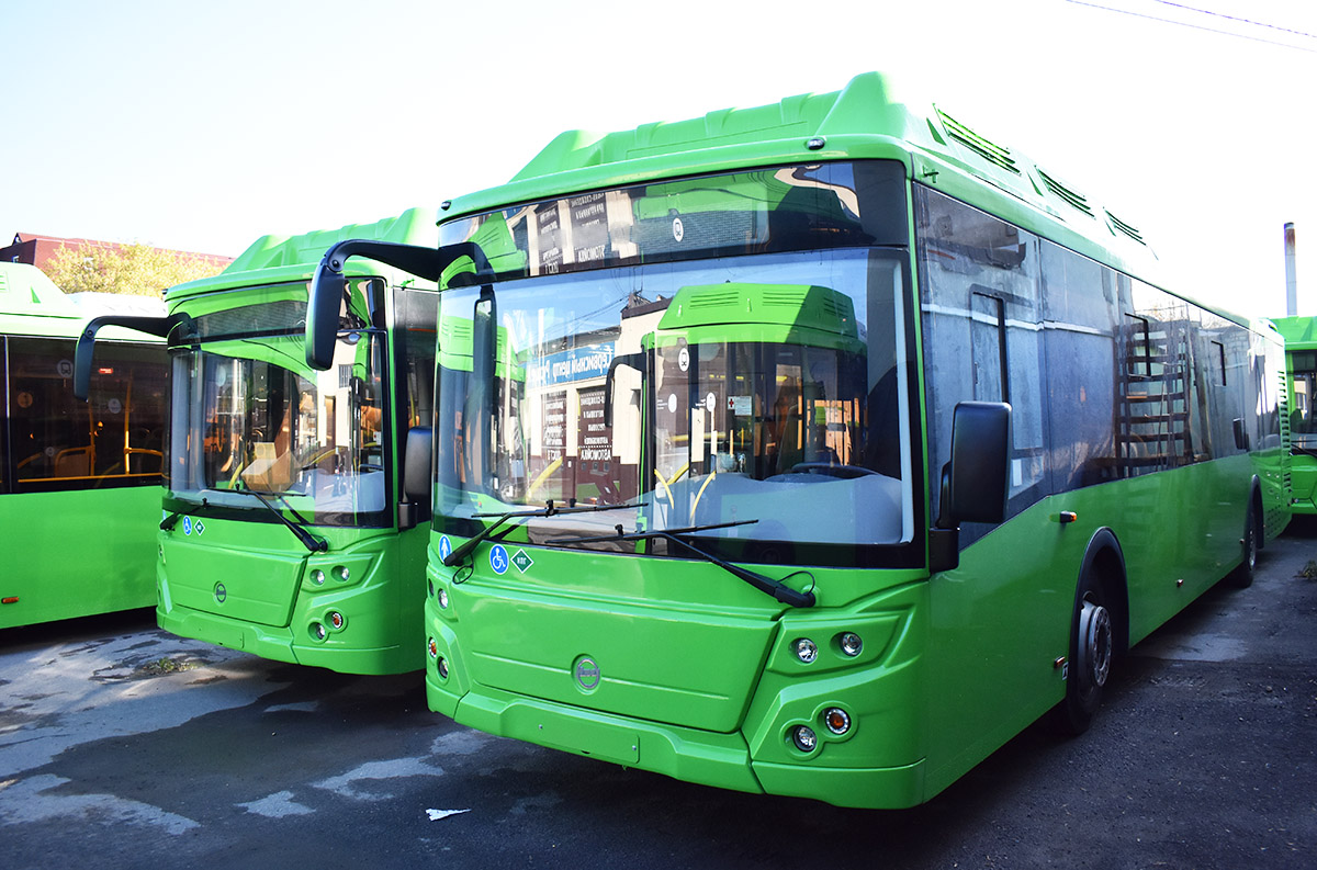 Тюменская область, ЛиАЗ-5292.67 (CNG) № 2200; Тюменская область — Новые автобусы