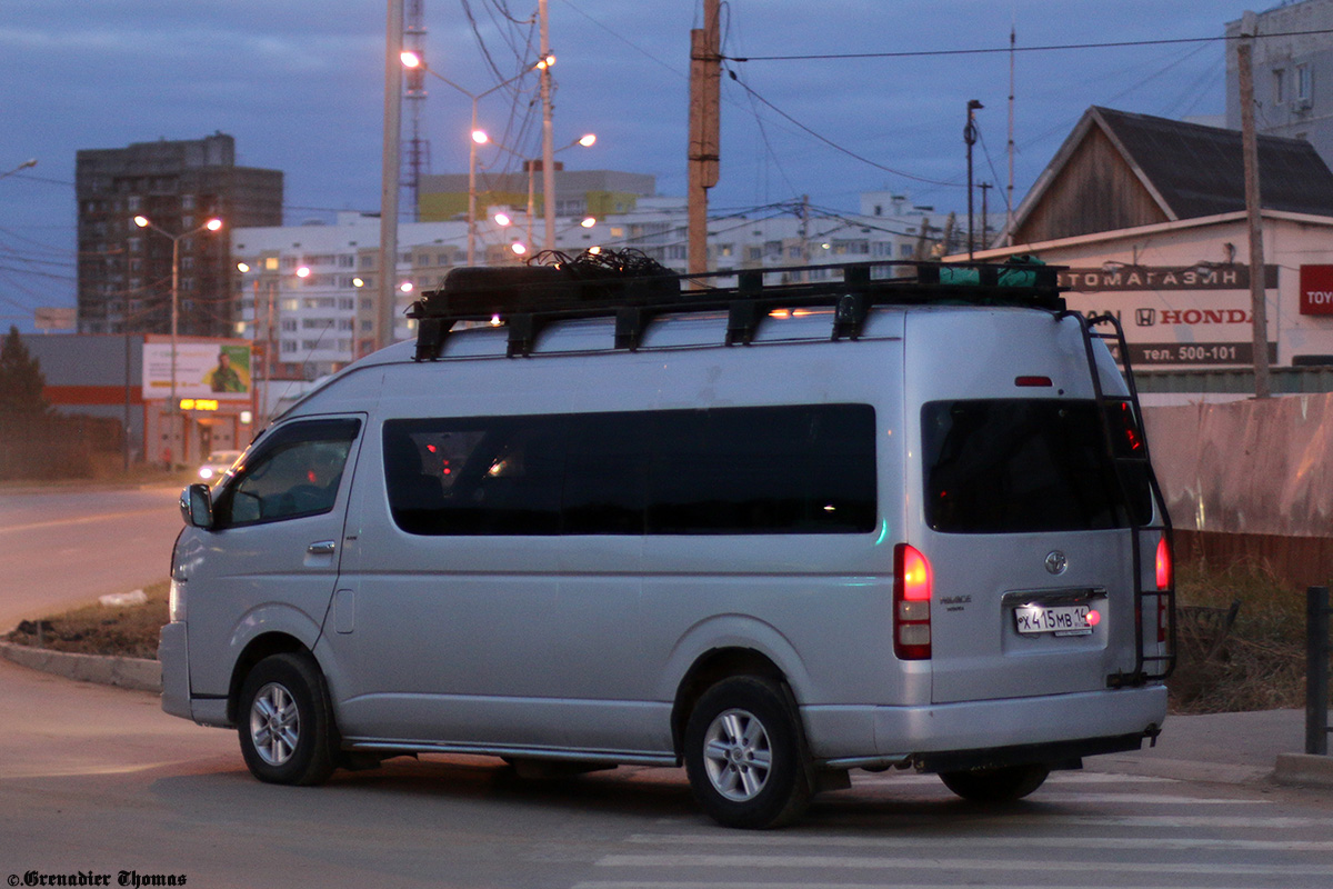 Саха (Якутия), Toyota HiAce TRH223L № Х 415 МВ 14