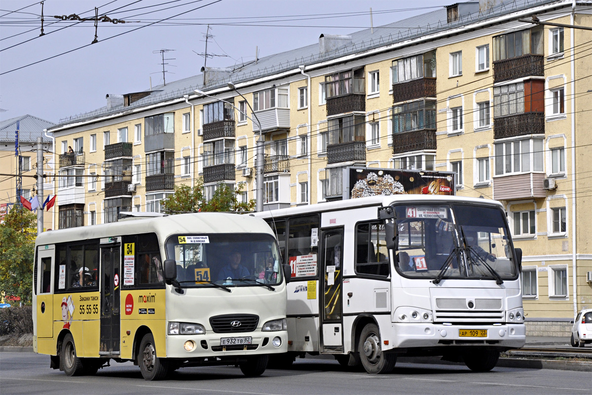 Алтайский край, Hyundai County SWB (РЗГА) № Е 932 ТВ 82; Алтайский край, ПАЗ-320402-05 № АР 109 22