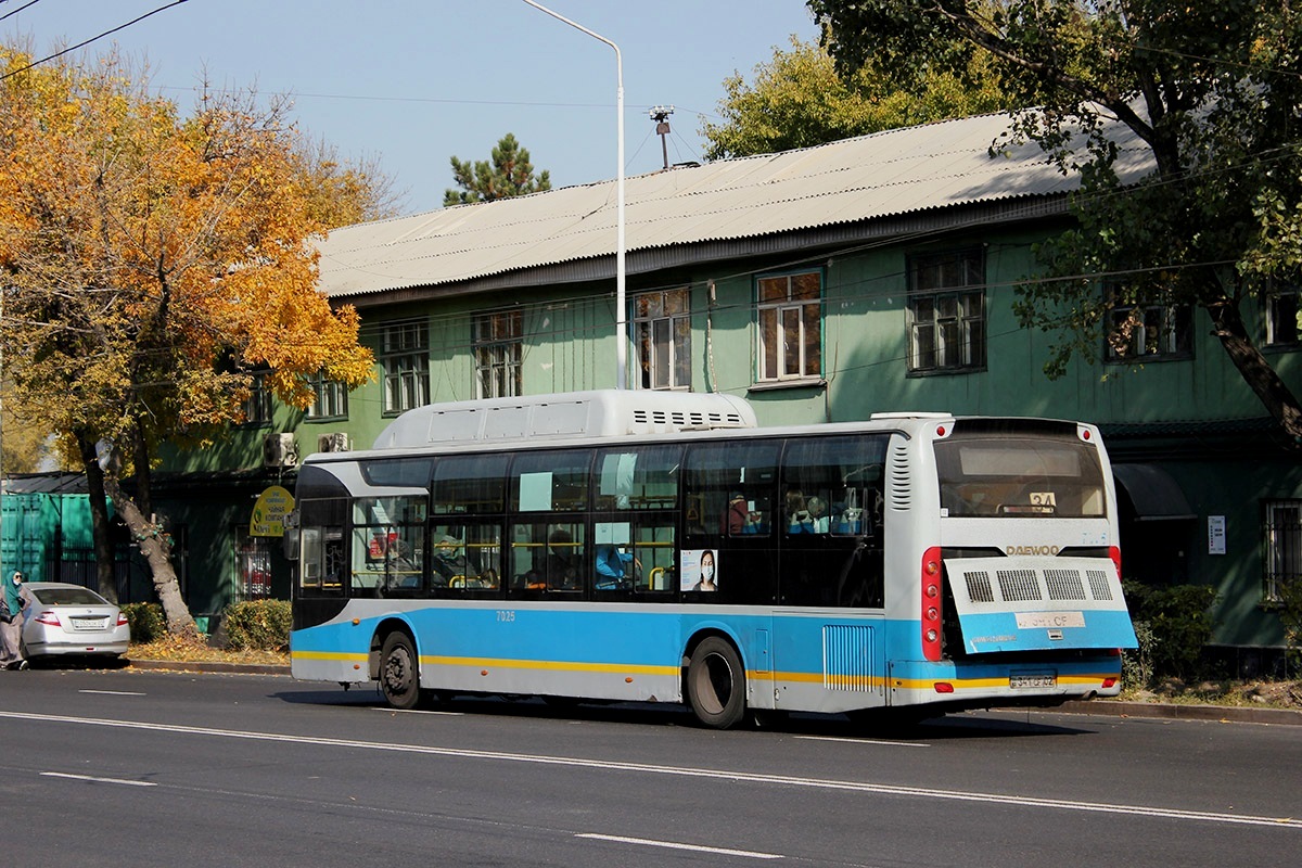 Алматы, Guilin Daewoo GDW6126CNG (СемАЗ) № 7025