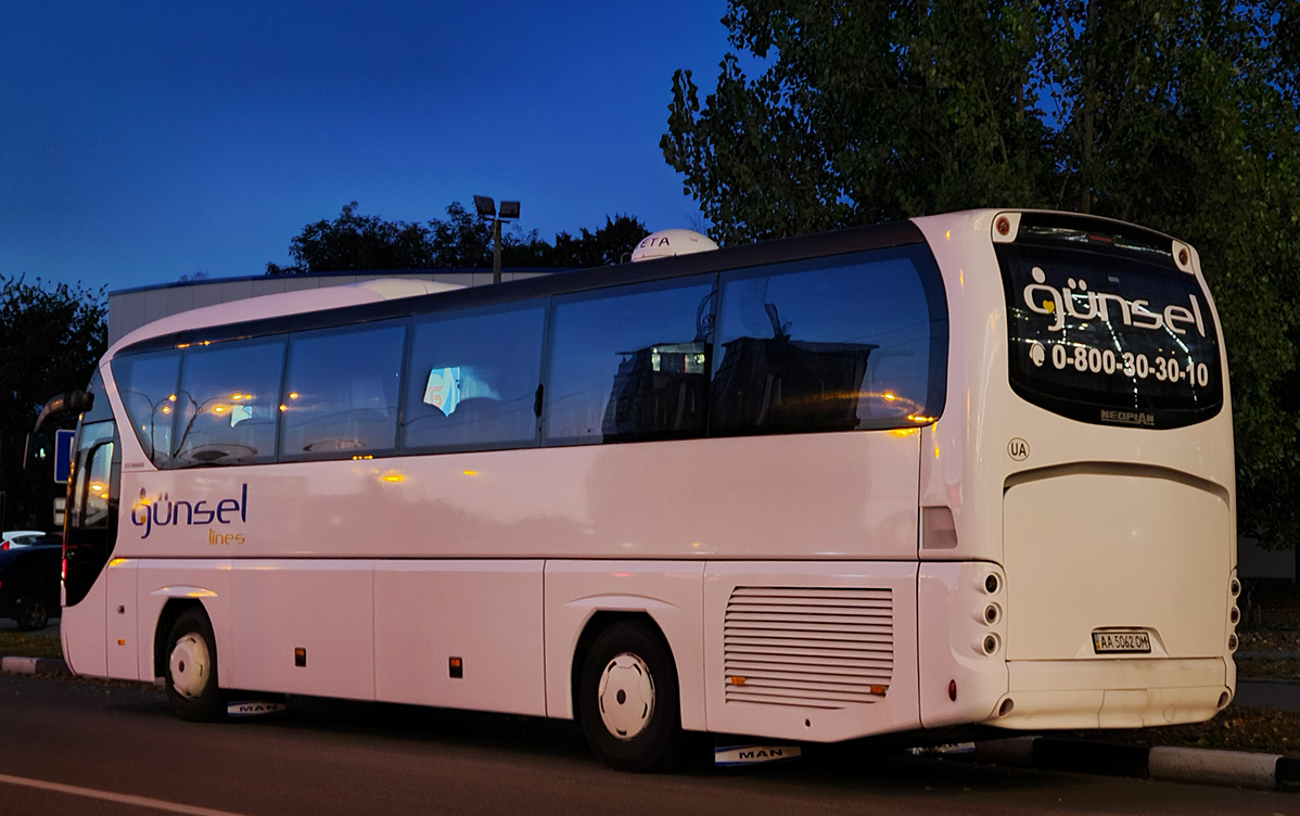 Киев, Neoplan P21 N2216SHD Tourliner SHD № AA 5062 OM