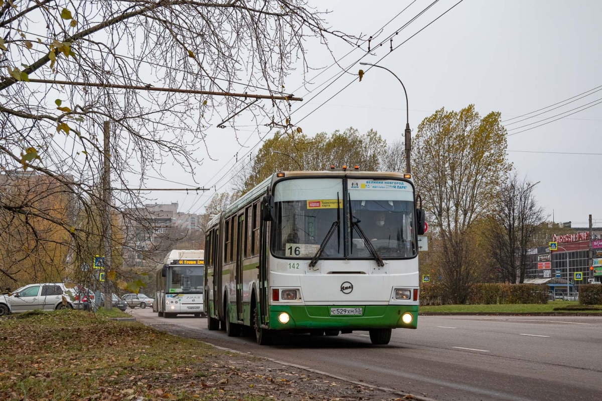 Novgorod region, LiAZ-6212.00 # 142