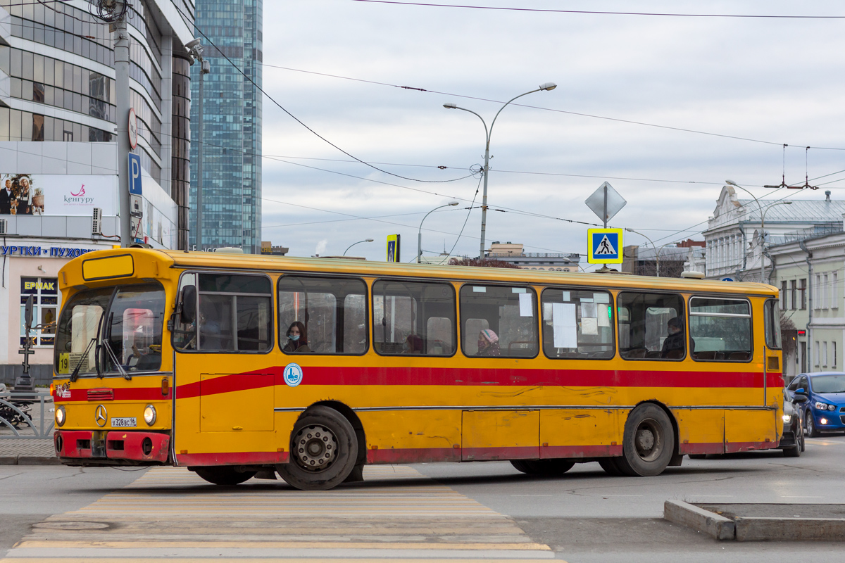 Свердловская область, Mercedes-Benz O305 № Х 328 ВС 96