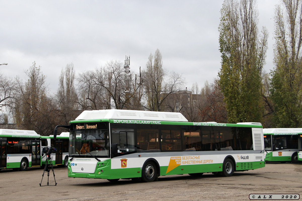 Воронежская область, ЛиАЗ-5292.67 (CNG) № К 902 ЕЕ 136; Воронежская область — Новые автобусы