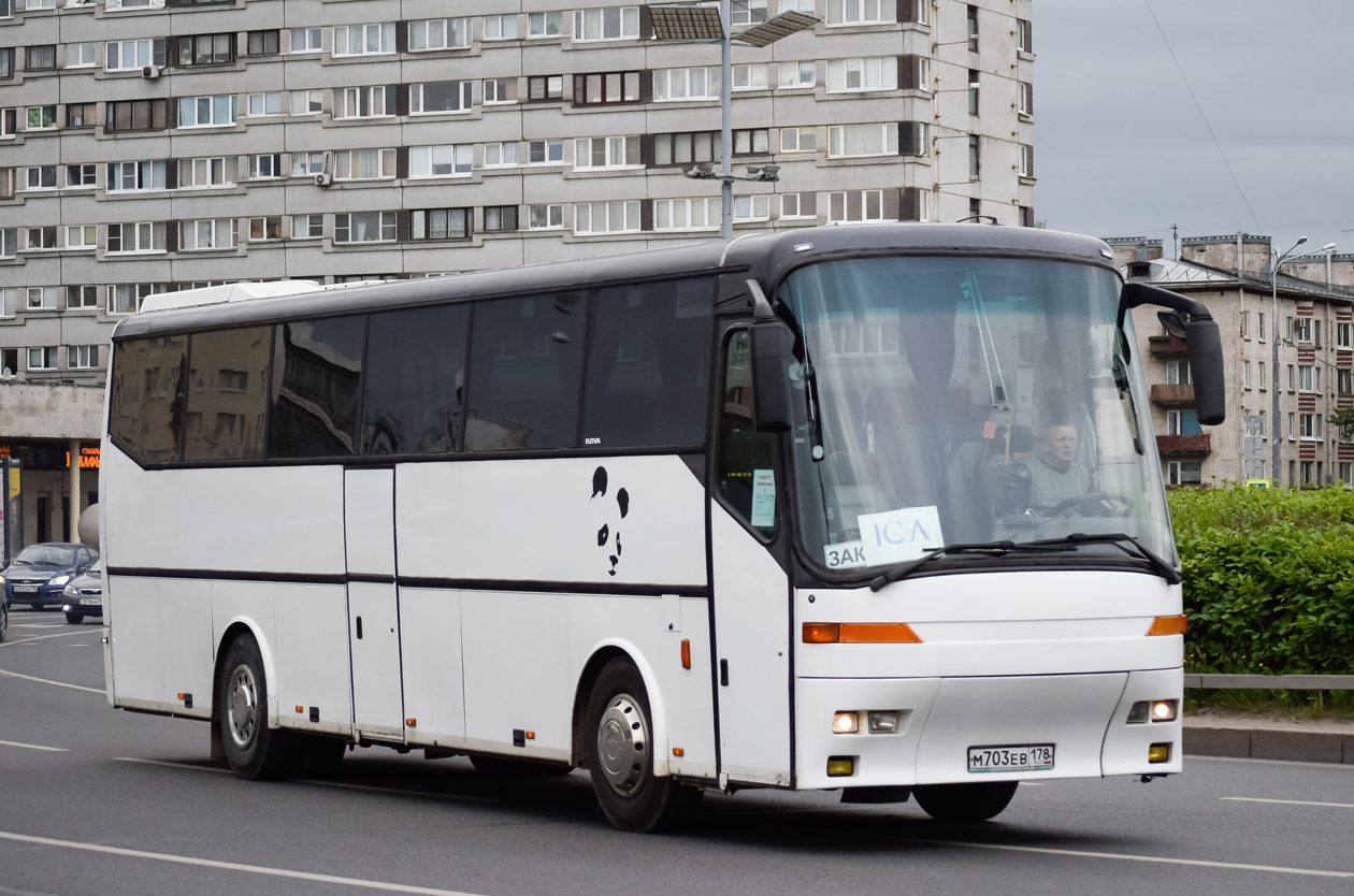 Petrohrad, Bova Futura FHD 12.370 č. М 703 ЕВ 178