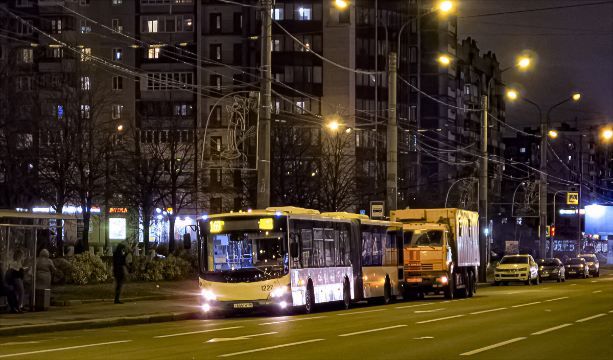 Szentpétervár, Volgabus-6271.00 sz.: 1227