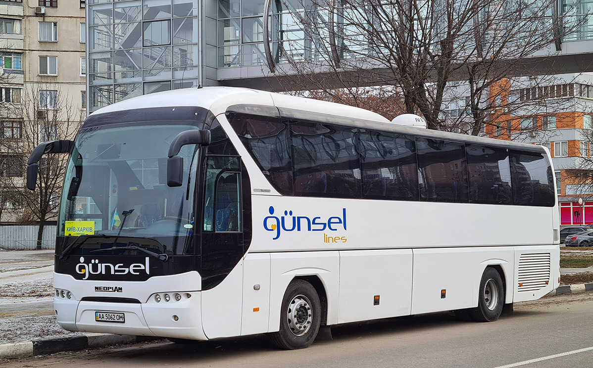 Kijów, Neoplan P21 N2216SHD Tourliner SHD Nr AA 5062 OM