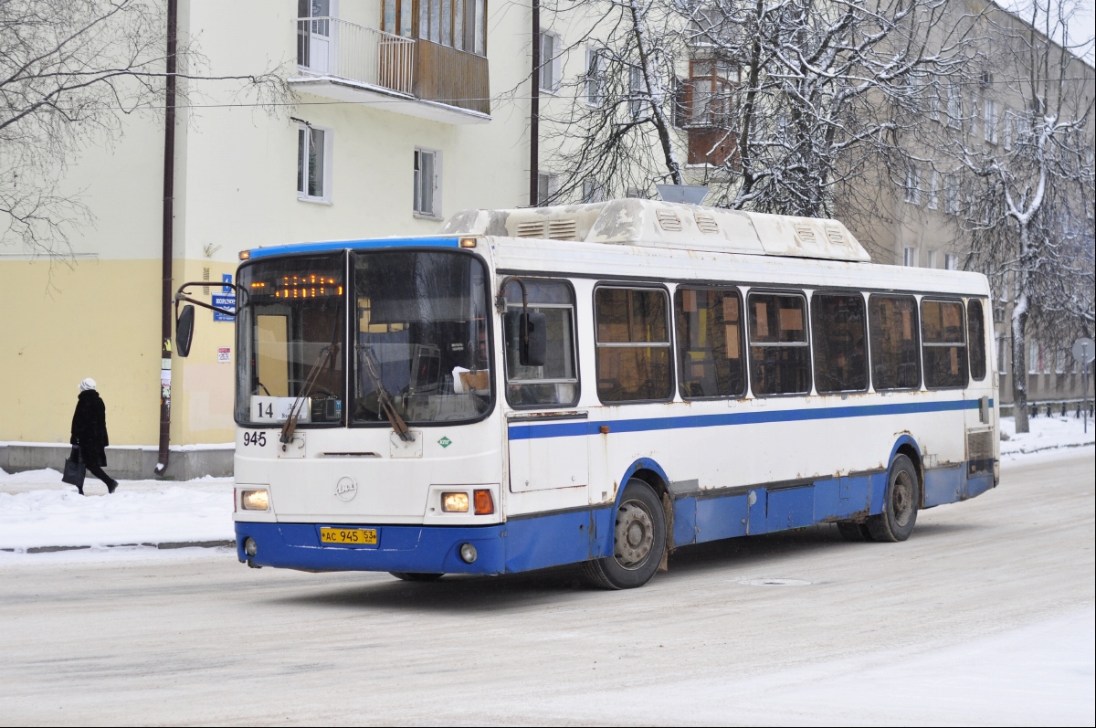 Novgorod region, LiAZ-5256.57 # 945