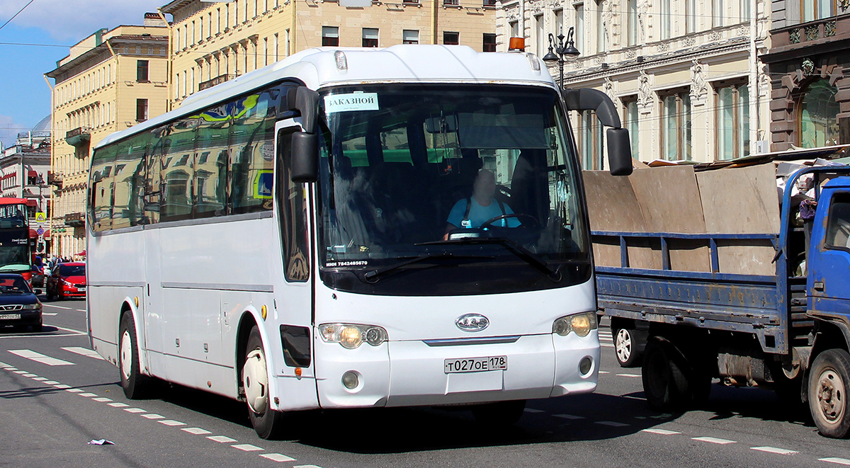 Sankt Petersburg, Heke JAC HK6120 Nr. Т 027 ОЕ 178